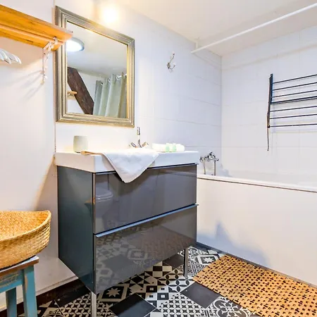 Nid D'hirondelle * Périgueux