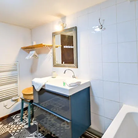 Nid D'hirondelle * Périgueux